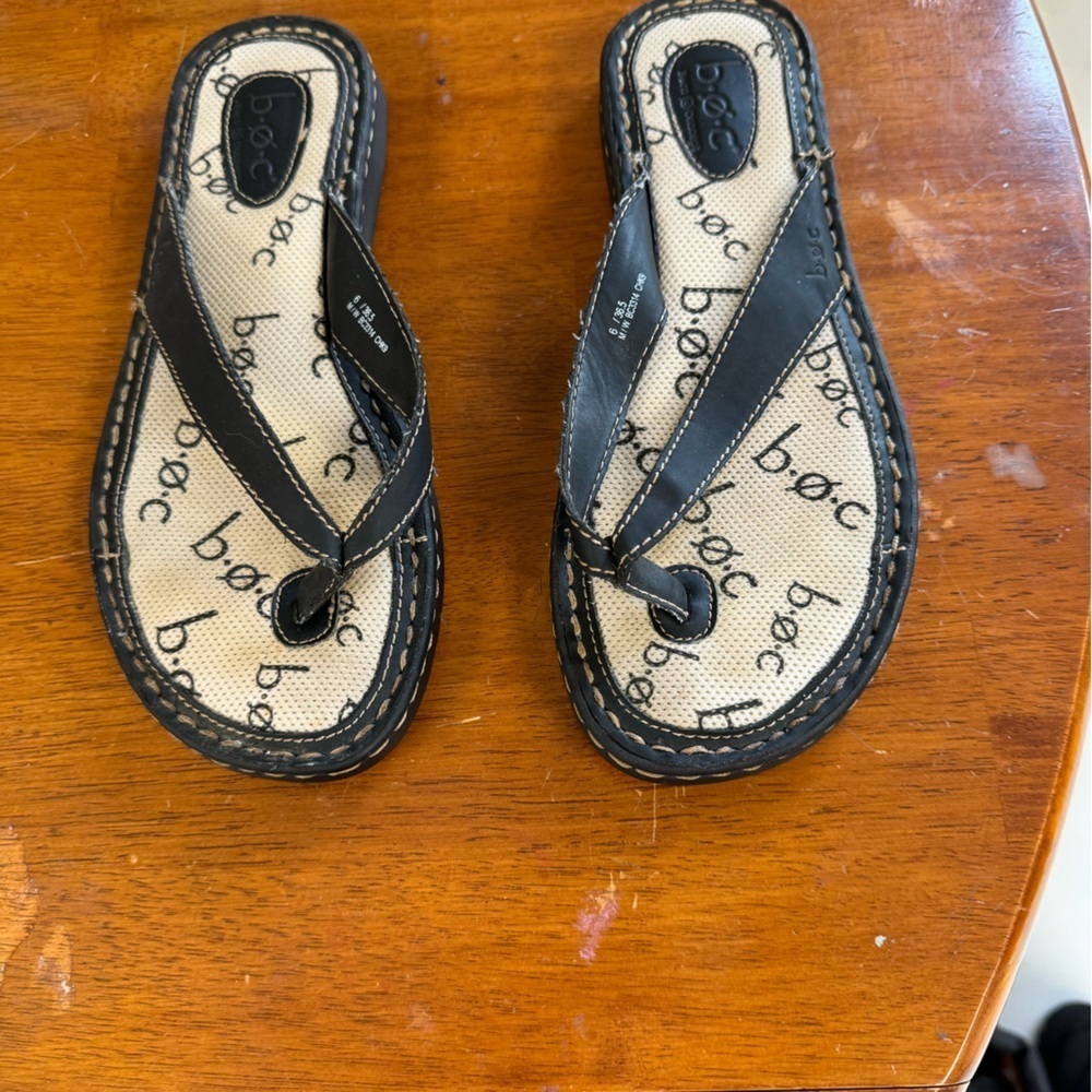 b.o.c. Born concept black vegan leather flip flops sandals size 6